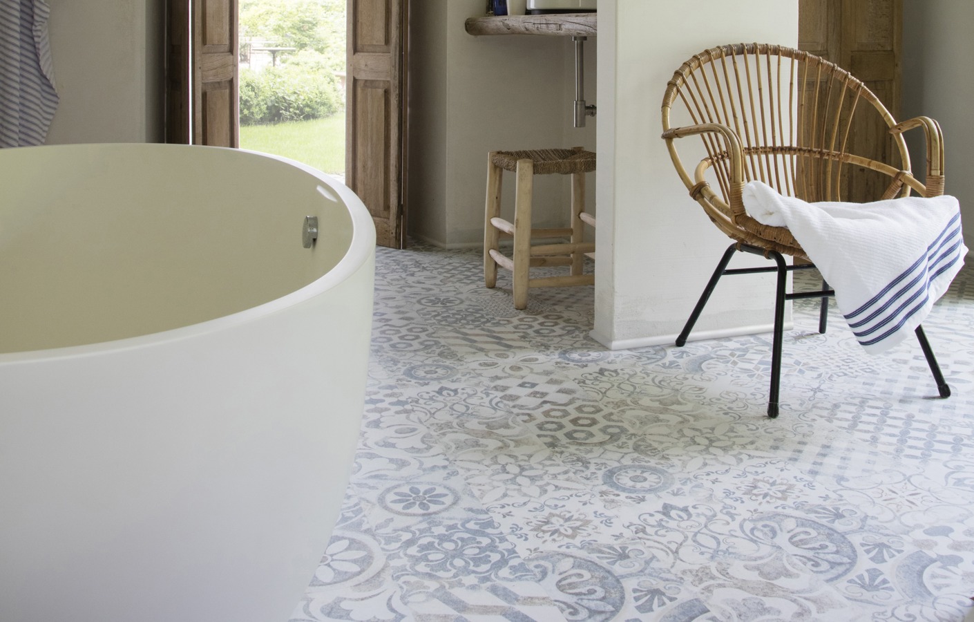 Laminado para suelo de baño cálido y resistente al agua | BerryAlloc®